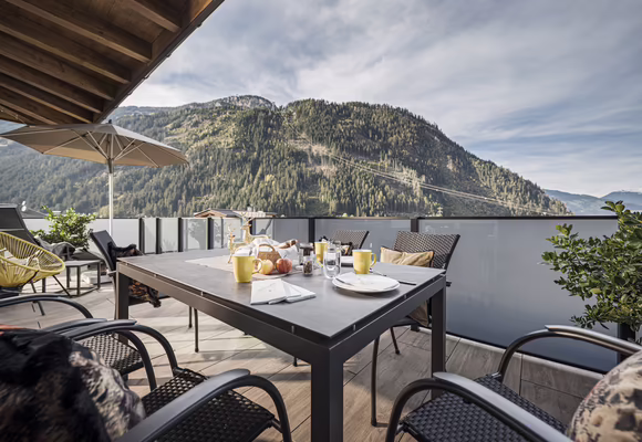 Sky Loft Gold – Terrasse südwestseitig mit Blick zur Penkenbahn