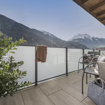 Terrasse mit Blick zur Penkenbahn