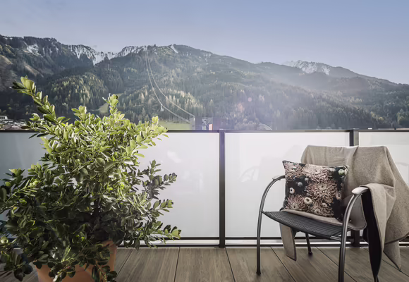 Sky Loft Silber – Balkon ostseitig mit Blick zur Ahornbahn