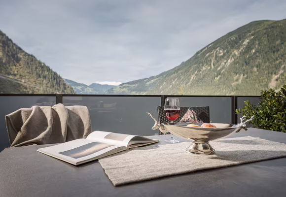 Sky Loft Silber – Terrasse zur Penkenbahn mit Blick ins Zillertal